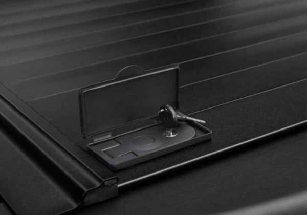 Retrax 17-18 Super Duty F-250-350 Short Bed w/ Stake Pocket (Aluminum Cover) RetraxPRO MX - Image 3