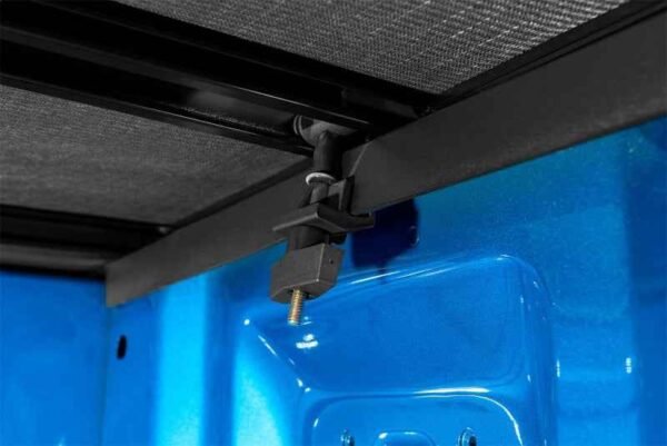 Lund 05-17 Nissan Frontier (5ft. Bed w/o Utility TRack) Genesis Elite Tri-Fold Tonneau Cover - Black - Image 9