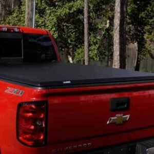 Lund 07-13 Chevy Silverado 1500 Fleetside (5.8ft. Bed) Hard Fold Tonneau Cover - Black