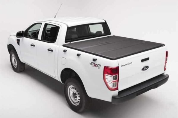 Extang 15-20 Nissan NP300 Navara DC 1469mm (4ft 10in) Solid Fold 2.0