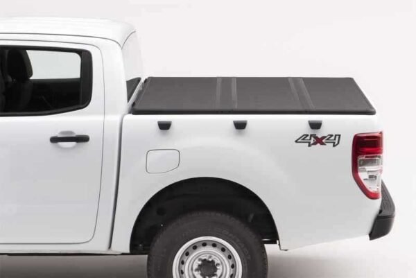 Extang 15-20 Nissan NP300 Navara DC 1469mm (4ft 10in) Solid Fold 2.0 - Image 2