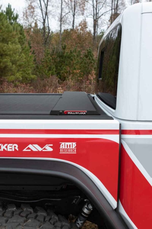 Roll-N-Lock 2020 Jeep Gladiator 5ft bed (w/ Trail Rail System) M-Series Retractable Tonneau Cover - Image 8