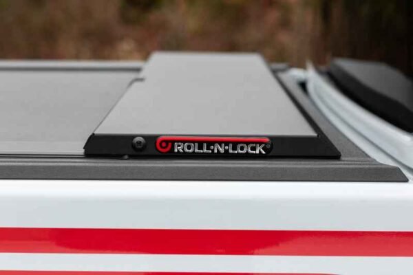 Roll-N-Lock 2020 Jeep Gladiator 5ft bed (w/ Trail Rail System) M-Series Retractable Tonneau Cover - Image 9