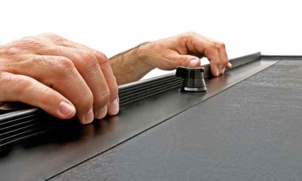 Roll-N-Lock 07-18 Toyota Tundra Crew Max Cab XSB 65in M-Series Retractable Tonneau Cover - Image 8