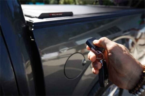 Roll-N-Lock 16-17 Toyota Tacoma Double Cab 60-1/2in E-Series Retractable Tonneau Cover - Image 16