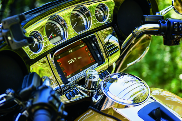 Kuryakyn Deluxe Tri-Line Stereo Trim Kit 14-Up Touring Models Chrome - Image 4
